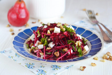 Raw beetroot salad with cheese and pear