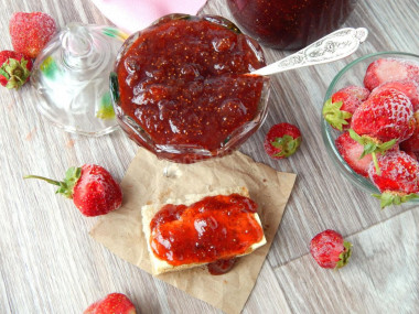Strawberry jam for winter