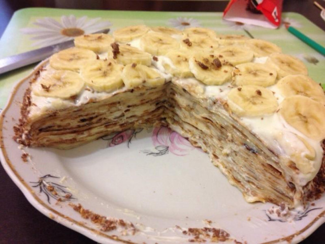 Pancake cake with sour cream without eggs