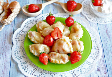 Dumplings with strawberries