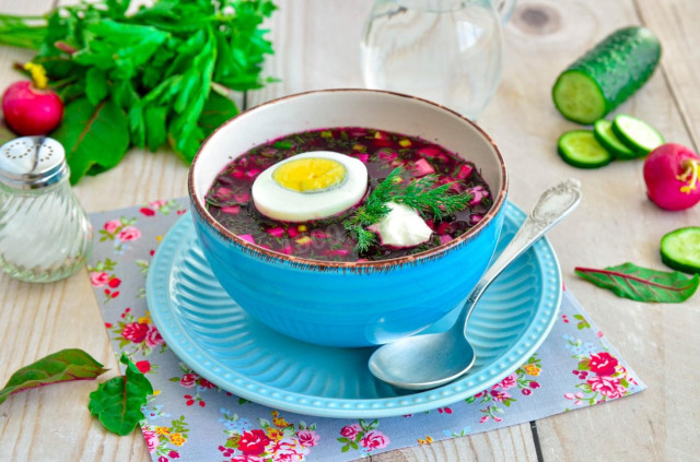 Cold borscht with pickled beetroot
