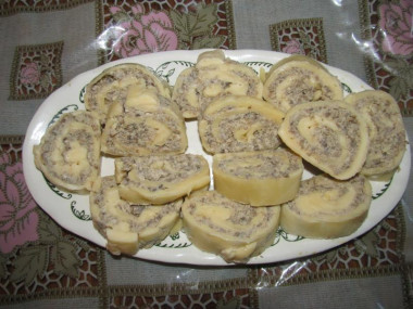 Roll with mushrooms and chicken cheese