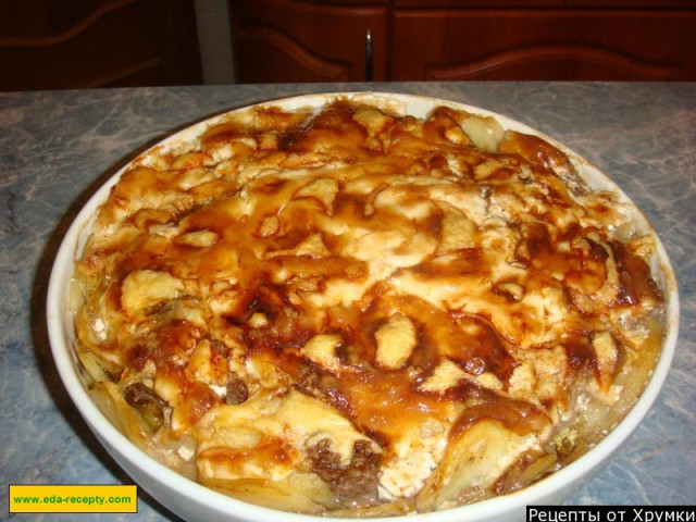 Potatoes with minced meat and cheese casserole