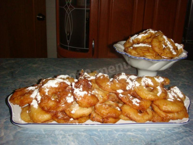 Apple fritters with water and yeast