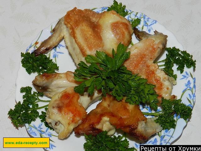Chicken wings in starch batter in a frying pan
