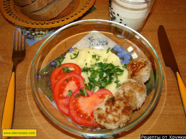 Fluffy minced pork cutlets with cottage cheese