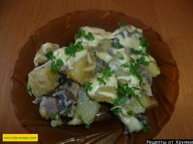 Potatoes with chicken and mushrooms