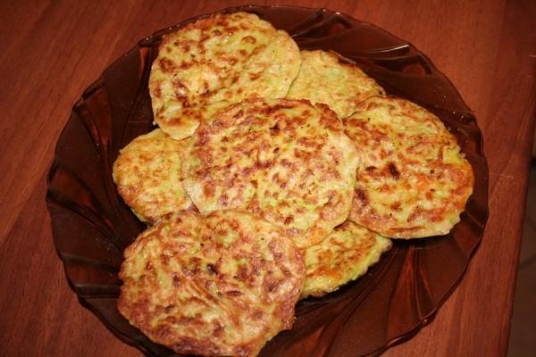 Zucchini pancakes with onions and flour