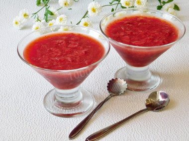Strawberry jelly with gelatin dessert