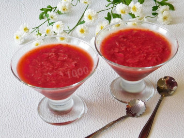 Strawberry jelly with gelatin dessert