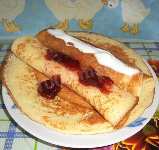 Yeast pancakes with margarine and milk