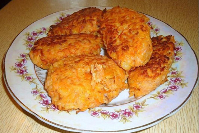 Carrot cutlets with sour cream in a frying pan