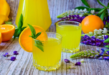 Lemonade made from oranges home