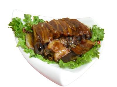 Pork belly with hollandaise sauce