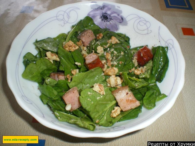 Spinach salad without eggs with Dutch bacon