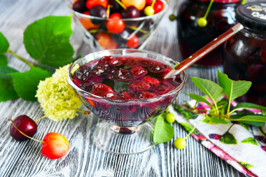 Seedless cherry jam for winter