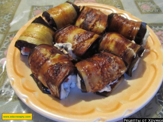 Eggplant rolls with garlic