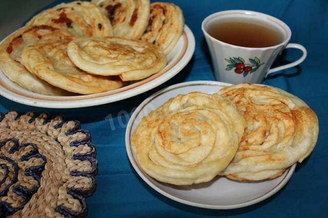 Sweet tortillas with sour cream from puff pastry in a frying pan