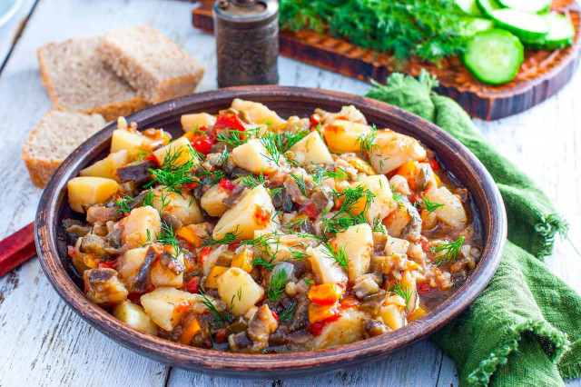 Potatoes with eggplant vegetable stew