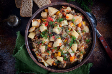 Potatoes with eggplant vegetable stew