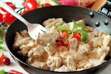 Stewed meat in sour cream - in sour cream sauce
