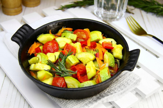 Stewed zucchini with vegetables in a frying pan