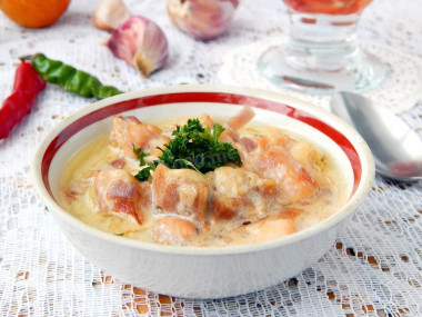Turkey stewed in sour cream in a frying pan