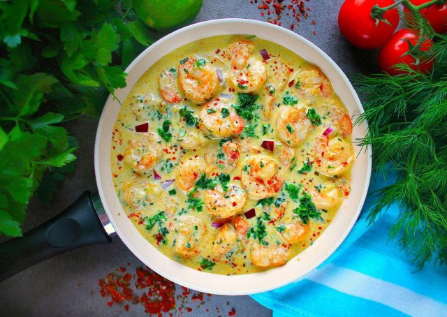 Shrimp in creamy garlic sauce with cheese
