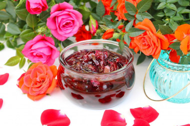 Jam from tea rose petals