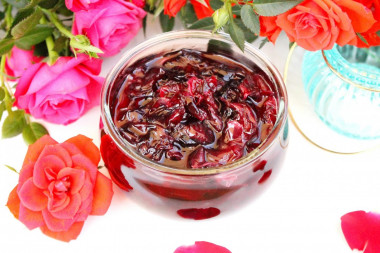Jam from tea rose petals