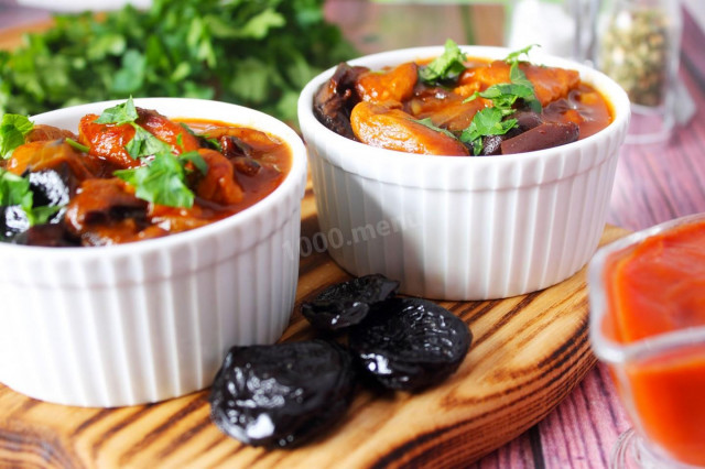 Stewed meat with prunes