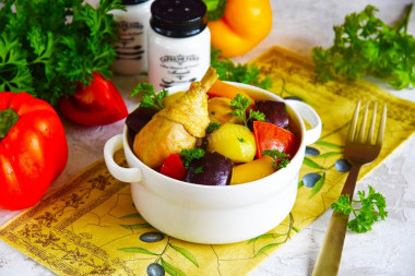 Chicken with vegetables and potatoes in a cauldron