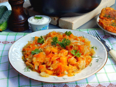 Braised cabbage with pumpkin and carrots