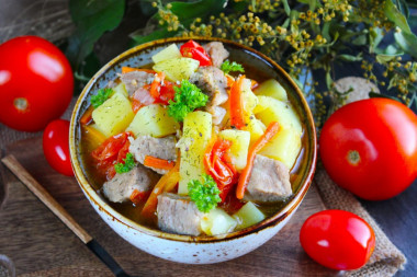 Stewed potatoes with tomatoes and meat