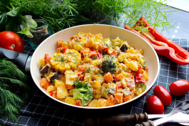 Stewed vegetables in sour cream in a frying pan