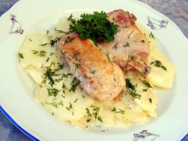 Stewed chicken breast in sour cream