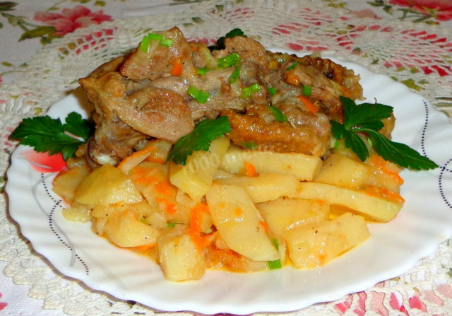 Duck stewed with potatoes