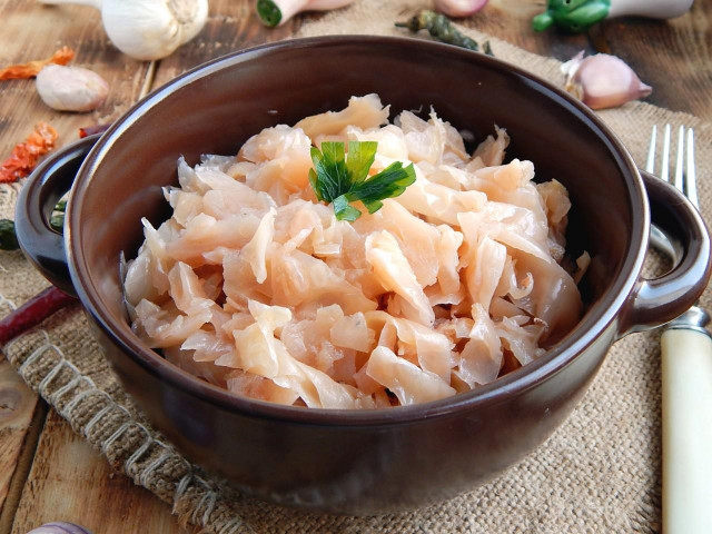 Cabbage stewed in sour cream