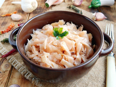 Cabbage stewed in sour cream