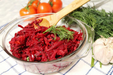 Stewed beetroot with tomatoes, garlic, carrots and onions