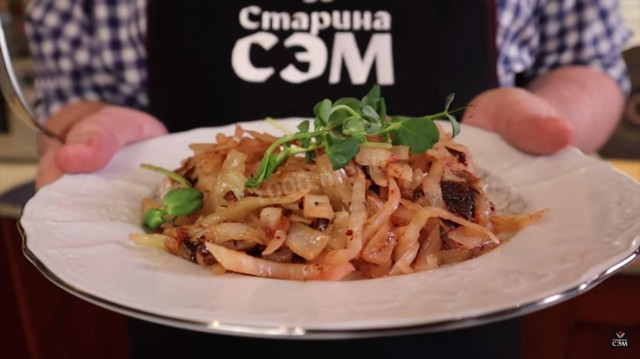 Stewed cabbage with onions and prunes