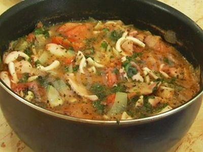 Stewed squid with tomatoes and spices