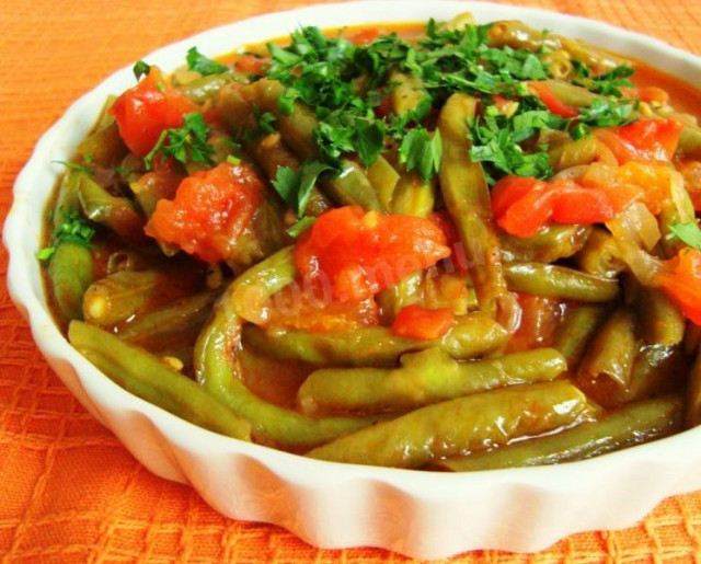 Green beans stewed with vegetables in Portuguese