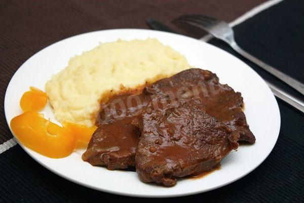 Stewed meat with Guinness beer
