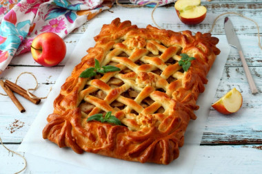 Apple pie made from yeast dough in the oven