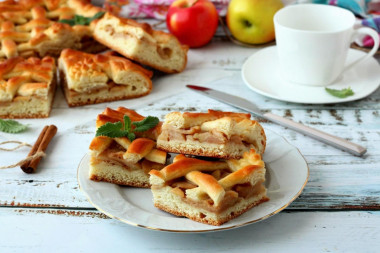 Apple pie made from yeast dough in the oven