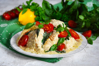 Chicken with spinach in cream sauce