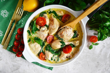 Chicken with spinach in cream sauce