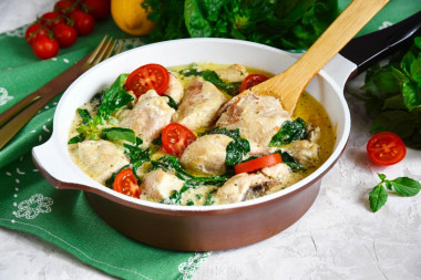 Chicken with spinach in cream sauce