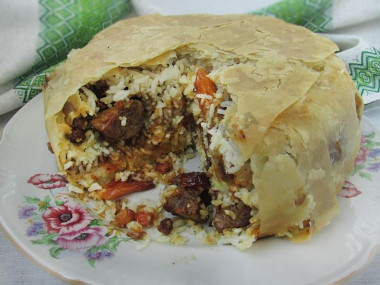 Azerbaijani pilaf shah in lavash